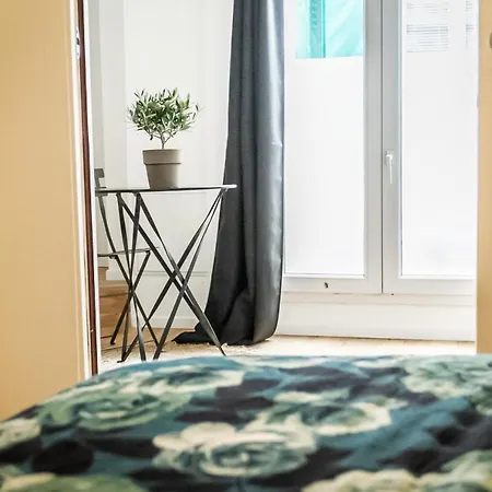 Appartement With Terraces Near Montmartre *